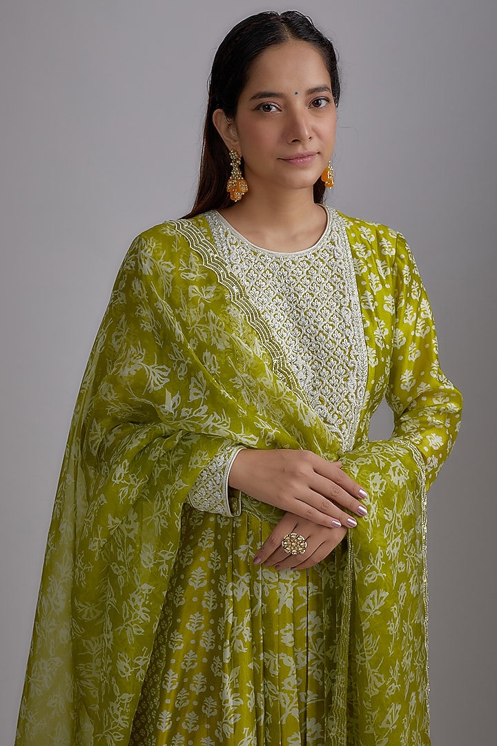 Green Silk Floral Printed & Hand Embroidered Kurta Set by Prisha's at Pernia's Pop Up Shop