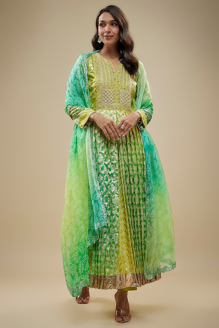 Green Chanderi Banarasi Embroidered & Printed Kurta Set by Prisha's at Pernia's Pop Up Shop