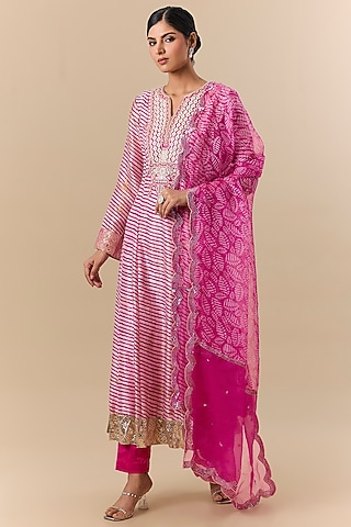 Fuchsia Pink Kora Silk Leheriya Printed & Zardosi Embroidered Kurta Set by Prisha's