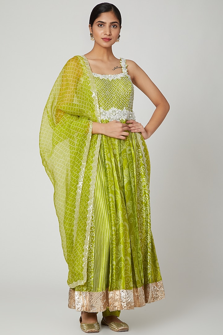Olive Green Floral Printed Kurta Set by Prisha's at Pernia's Pop Up Shop
