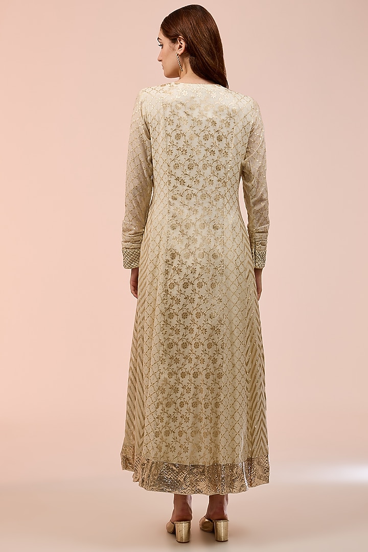 Off-White Chanderi Banarasi Embroidered Pleated Kurta Set by Prisha's at Pernia's Pop Up Shop