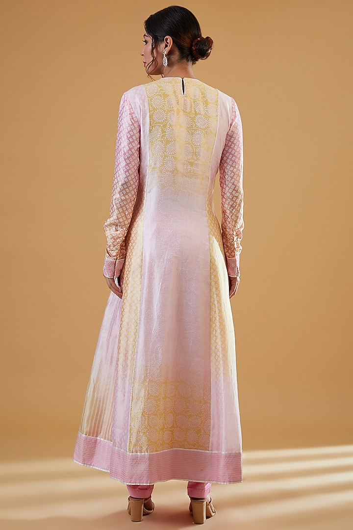 Pastel Peach Kora Silk Mirror Paisley Embroidered Kurta Set by Prisha's at Pernia's Pop Up Shop