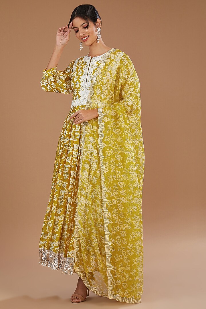 Green Kora Silk Block Printed & Embroidered Kurta Set by Prisha's at Pernia's Pop Up Shop