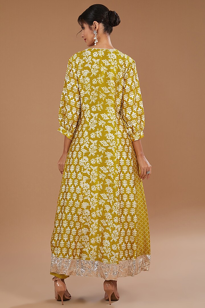 Green Kora Silk Block Printed & Embroidered Kurta Set by Prisha's at Pernia's Pop Up Shop