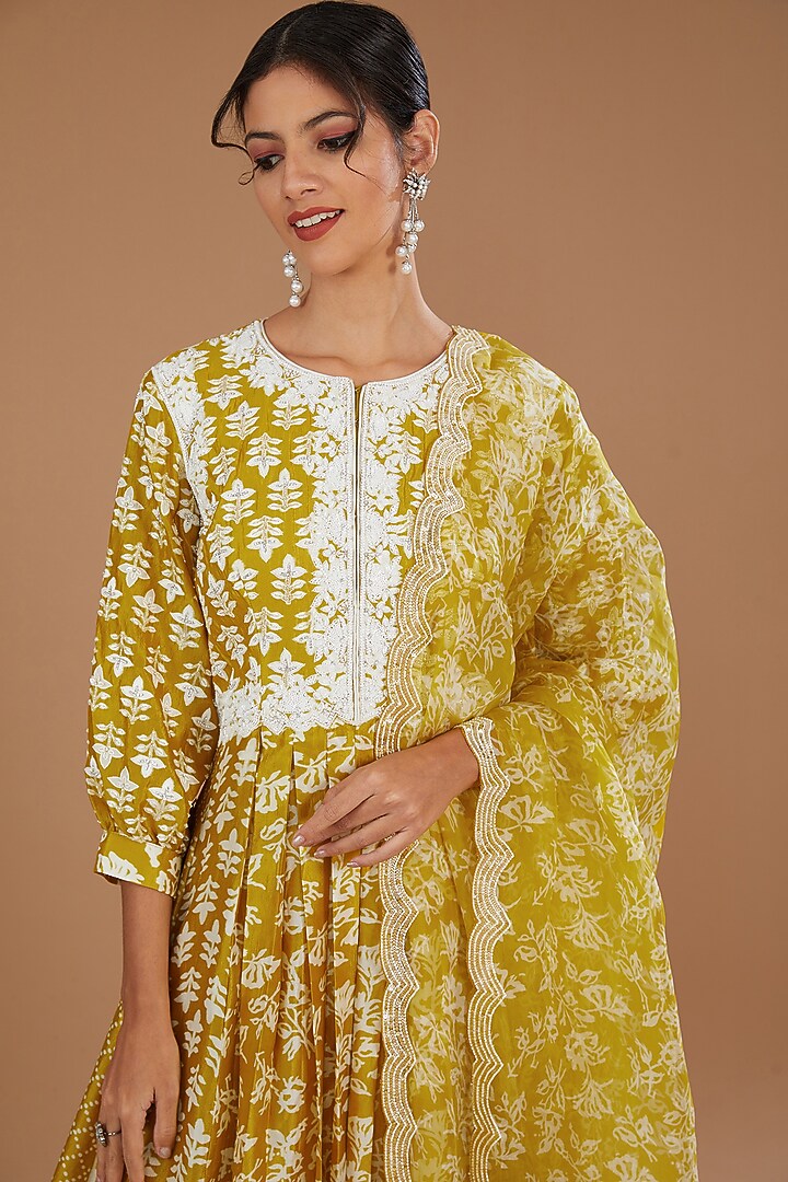 Green Kora Silk Block Printed & Embroidered Kurta Set by Prisha's at Pernia's Pop Up Shop