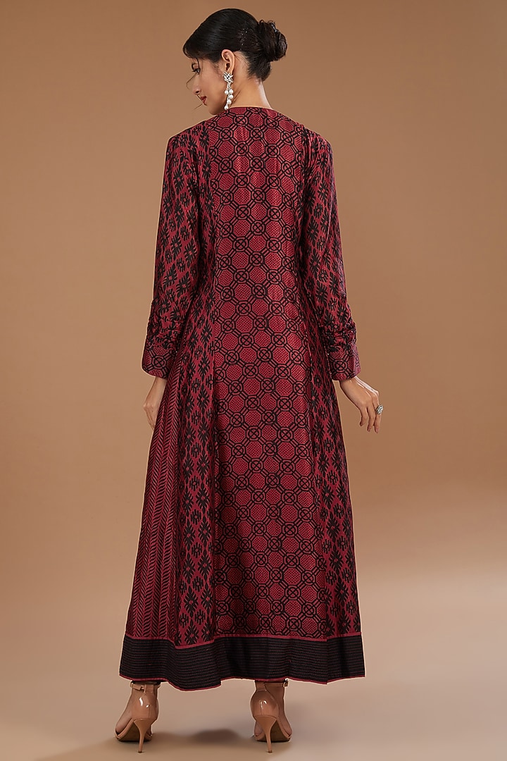 Maroon Kora Silk Printed & Cutdana Embroidered Kurta Set by Prisha's at Pernia's Pop Up Shop