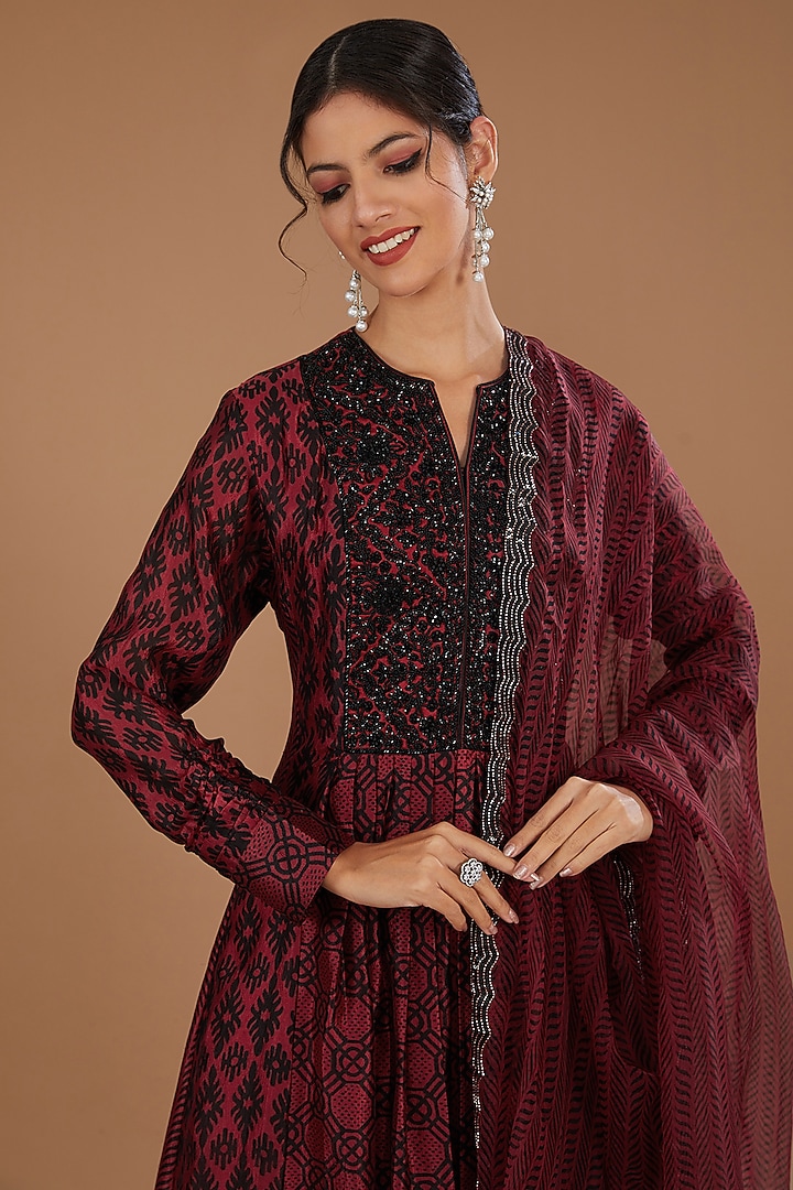 Maroon Kora Silk Printed & Cutdana Embroidered Kurta Set by Prisha's at Pernia's Pop Up Shop