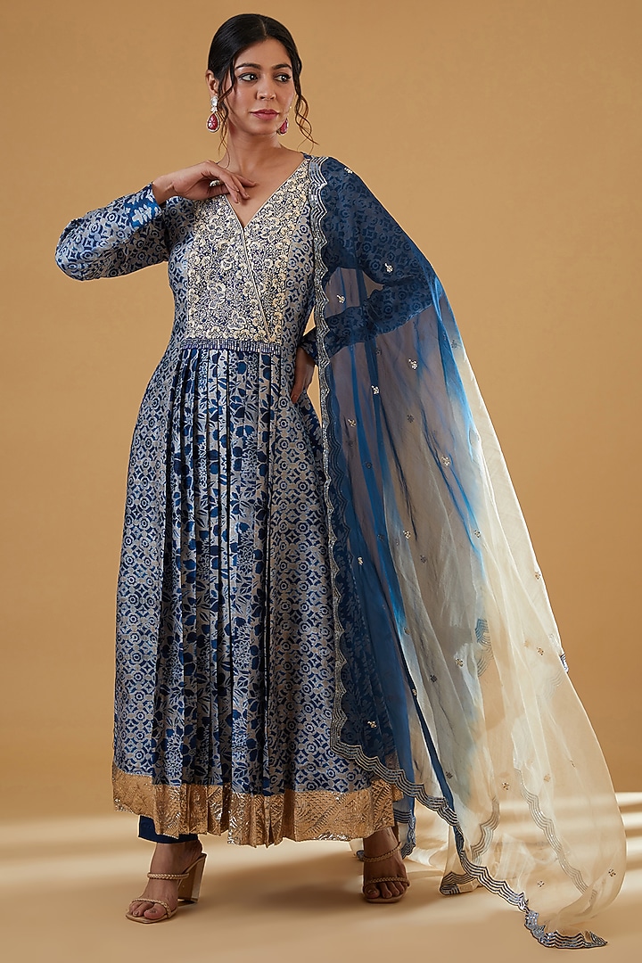 Blue Raw Silk Floral Embroidered Kurta Set by Prisha's at Pernia's Pop Up Shop