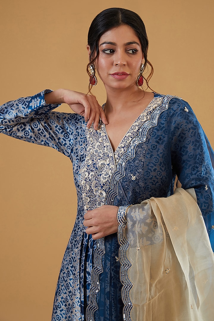 Blue Raw Silk Floral Embroidered Kurta Set by Prisha's at Pernia's Pop Up Shop