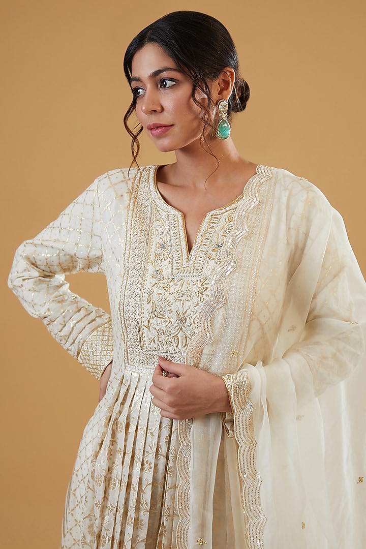 Off-White Chanderi Block printed & Zardosi Embroidered Banarasi Kurta Set by Prisha's at Pernia's Pop Up Shop