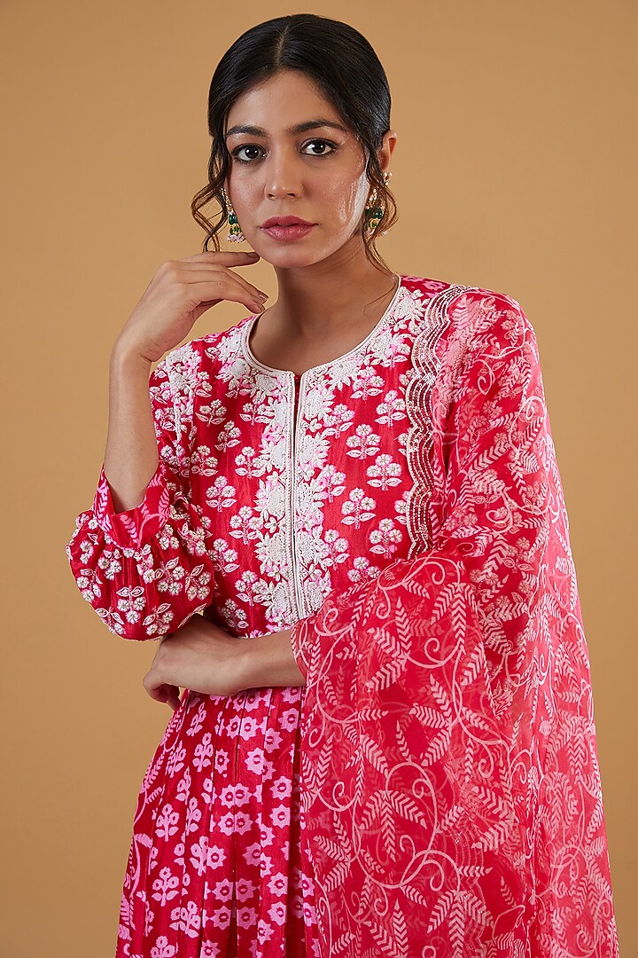 Red Kora Silk Block Printed & Embroidered Kurta Set by Prisha's at Pernia's Pop Up Shop