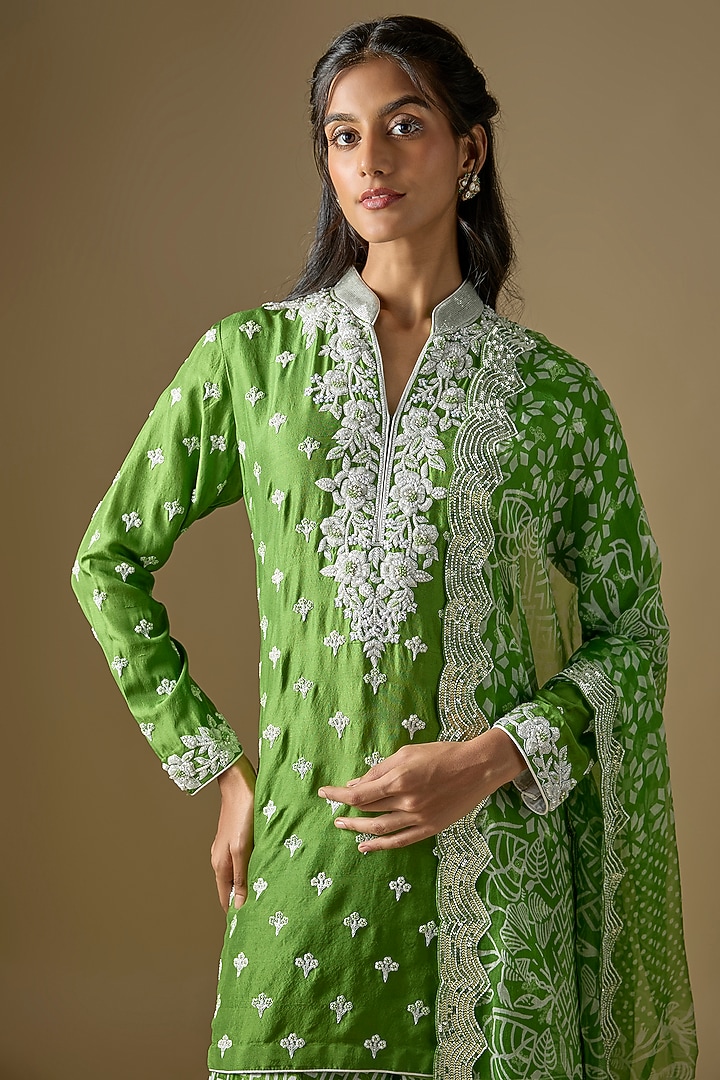 Green Kora Silk Embroidered & Printed Kurta Set by Prisha's at Pernia's Pop Up Shop