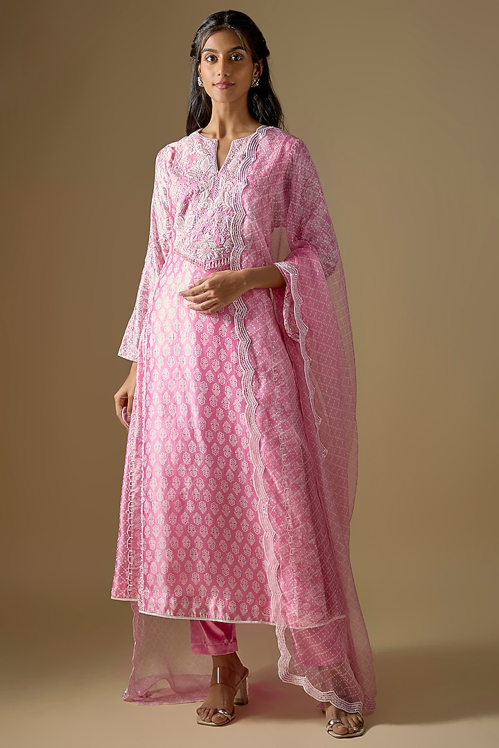 Pink Kora Silk Printed & Embroidered Kurta Set by Prisha's at Pernia's Pop Up Shop