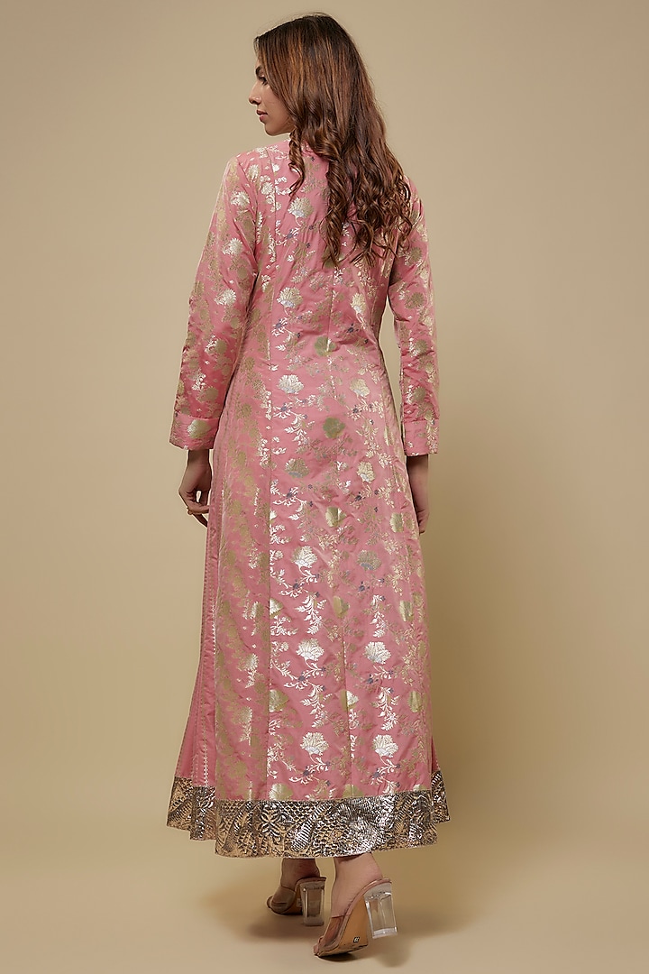 Peach Banarasi Brocade Zardosi Embroidered Pleated Kurta Set by Prisha's at Pernia's Pop Up Shop