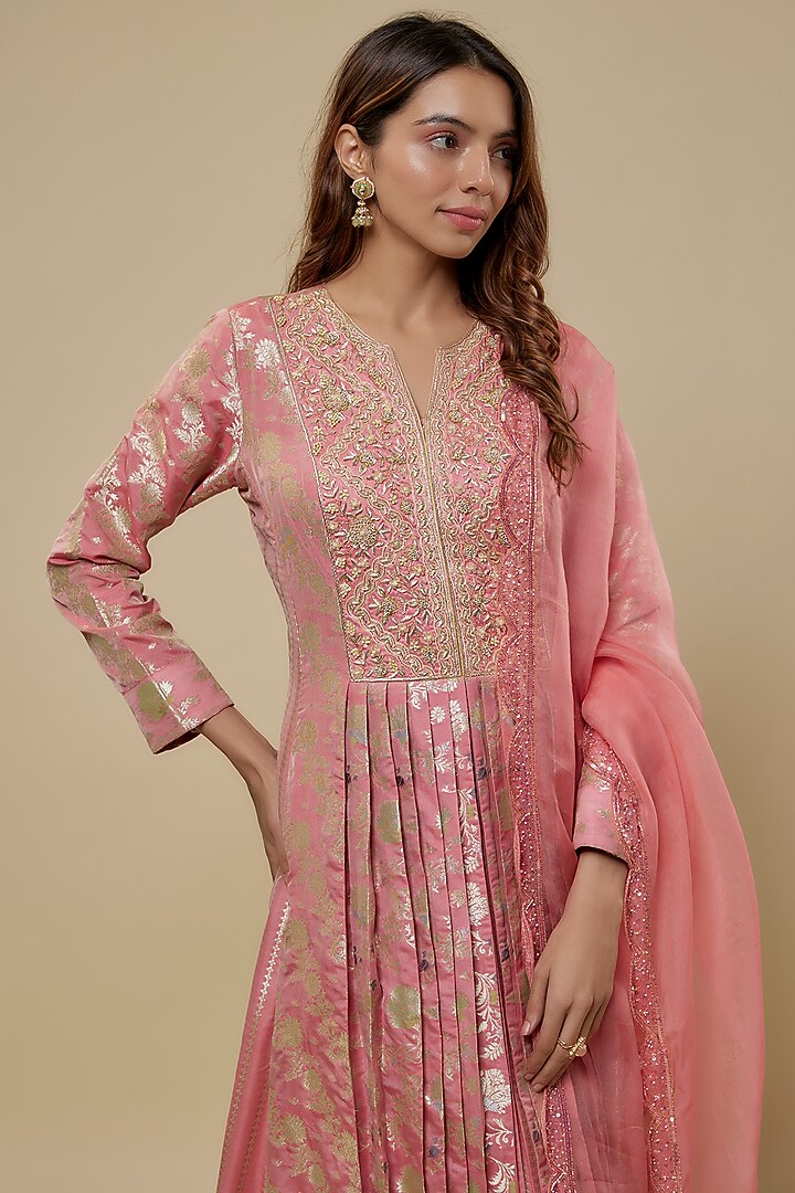 Peach Banarasi Brocade Zardosi Embroidered Pleated Kurta Set by Prisha's at Pernia's Pop Up Shop