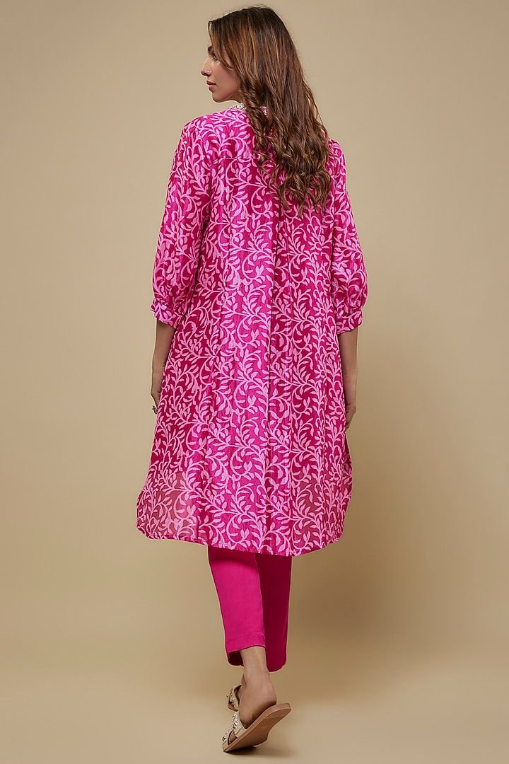 Pink Kora Silk Block Printed Kurta Set by Prisha's at Pernia's Pop Up Shop