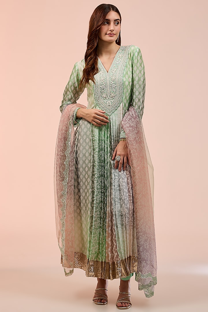 Green Kora Silk Block Printed Pleated Kurta Set by Prisha's at Pernia's Pop Up Shop