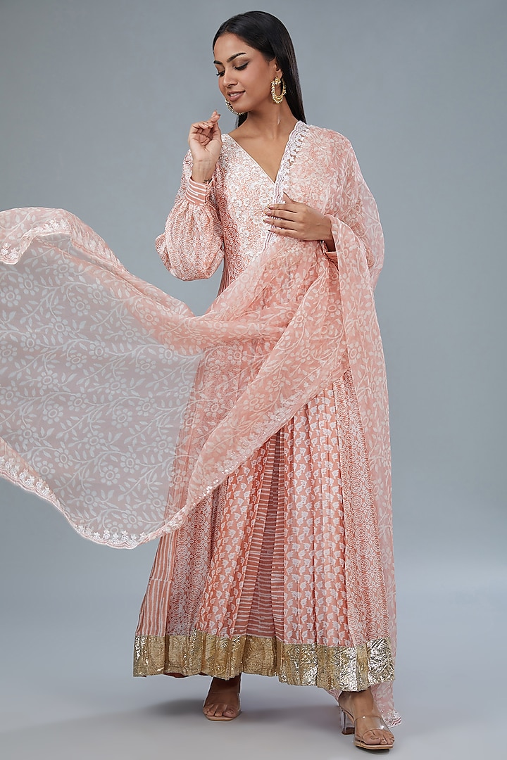 Pink Kora Silk Block Printed Kurta Set by Prisha's at Pernia's Pop Up Shop