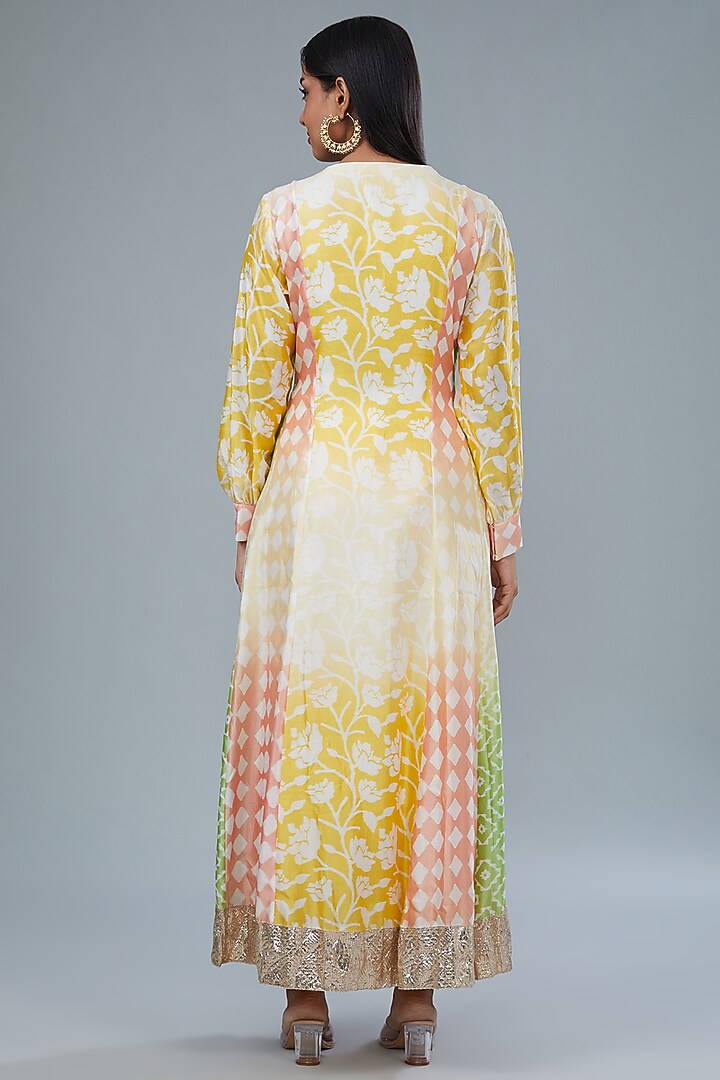 Yellow Kora Silk Block Printed Shaded Kurta Set by Prisha's at Pernia's Pop Up Shop
