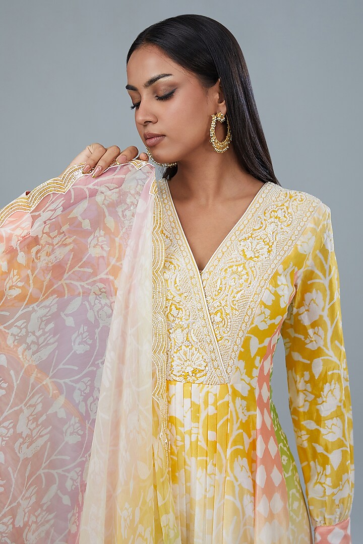 Yellow Kora Silk Block Printed Shaded Kurta Set by Prisha's at Pernia's Pop Up Shop