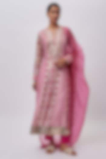 Fuschia Pink Kora Silk Bandhani Printed & Embroidered Kurta Set by Prisha's at Pernia's Pop Up Shop