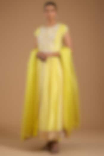 Yellow Kora Silk Printed & Embroidered Kurta Set by Prisha's at Pernia's Pop Up Shop