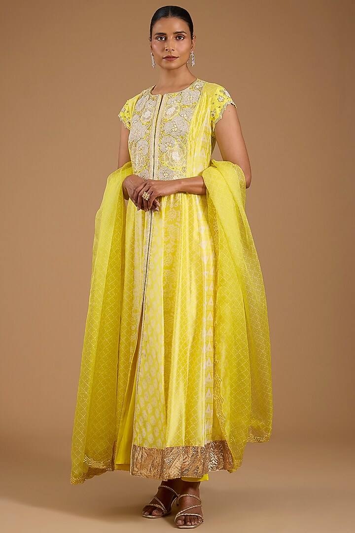 Yellow Kora Silk Printed & Embroidered Kurta Set by Prisha's at Pernia's Pop Up Shop