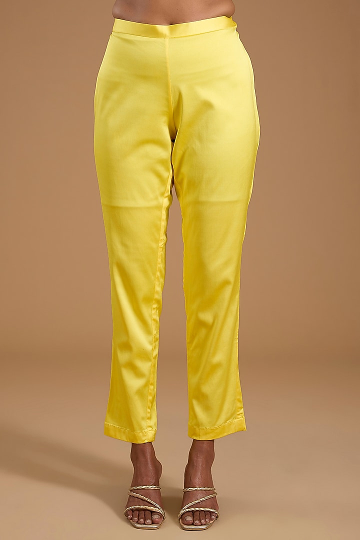 Yellow Kora Silk Printed & Embroidered Kurta Set by Prisha's at Pernia's Pop Up Shop