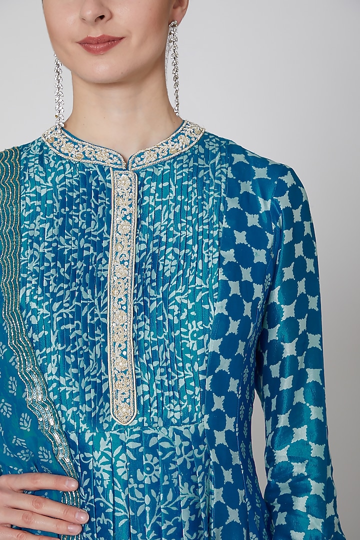Turquoise Embroidered Kurta Set by Prisha's at Pernia's Pop Up Shop