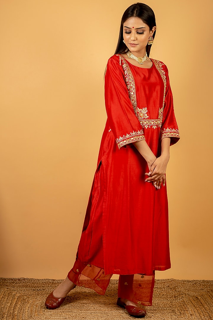 Red Embroidered Kurta Set by Priya chaudhary at Pernia's Pop Up Shop