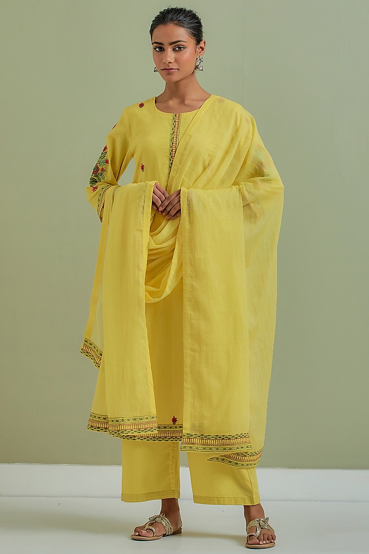 Yellow Cotton Hand & Machine Embroidered Kurta Set by Priya chaudhary