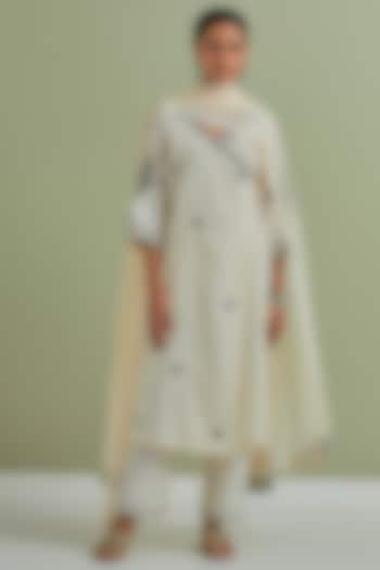 Off-White Cotton Hand & Machine Embroidered Kurta Set by Priya chaudhary