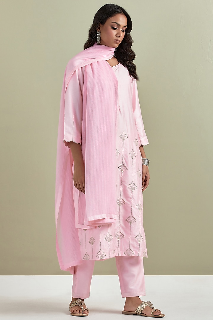 Pink Chanderi Silk Embroidered Kurta Set by Priya chaudhary