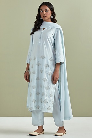 Powder Blue Chanderi Silk Embroidered Kurta Set by Priya chaudhary
