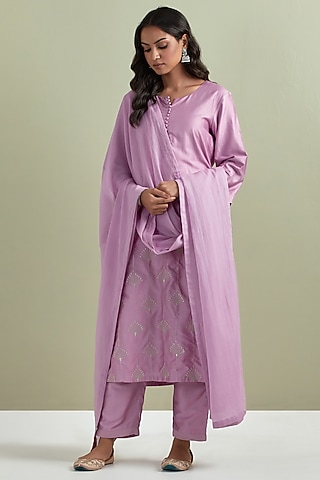 Purple Chanderi Silk Embroidered Kurta Set by Priya chaudhary