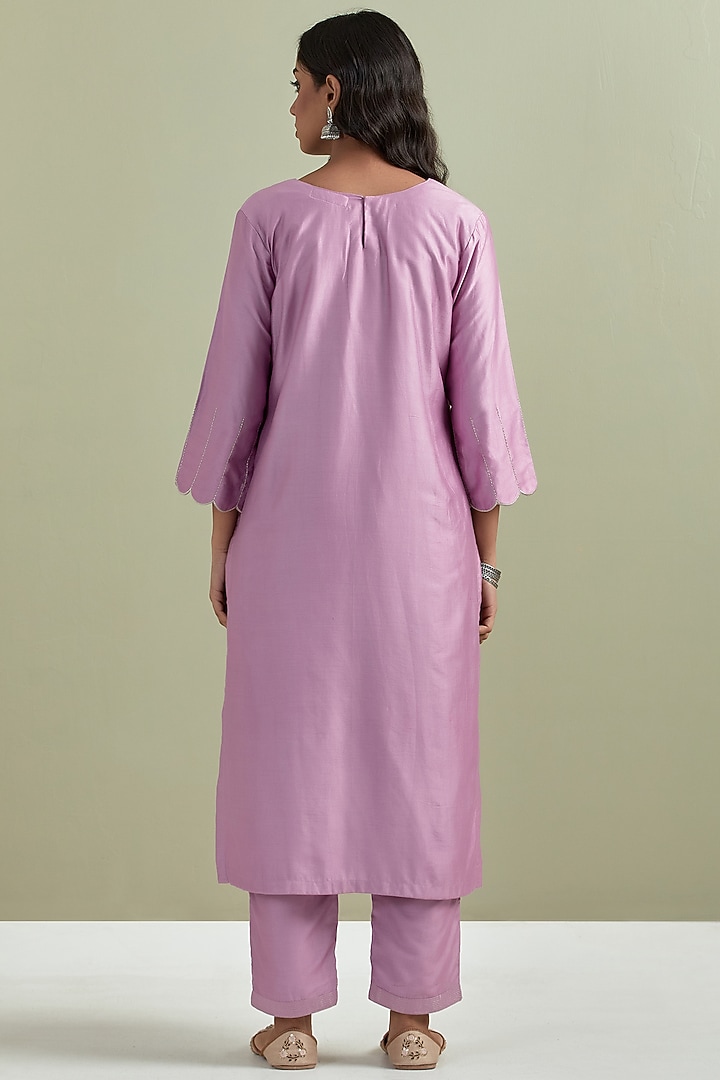 Purple Chanderi Silk Embroidered Kurta Set by Priya chaudhary at Pernia's Pop Up Shop