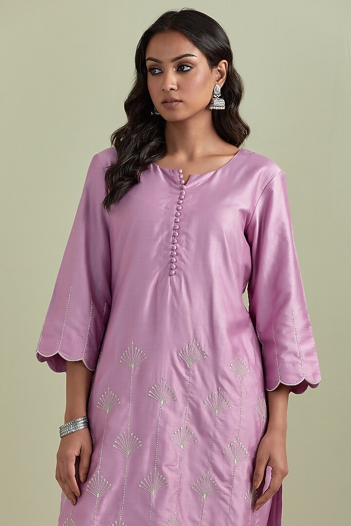 Purple Chanderi Silk Embroidered Kurta Set by Priya chaudhary at Pernia's Pop Up Shop