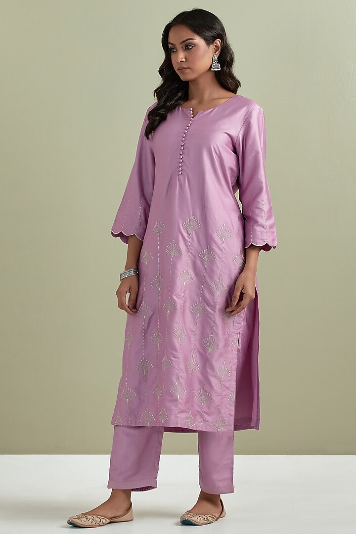 Purple Chanderi Silk Embroidered Kurta Set by Priya chaudhary at Pernia's Pop Up Shop