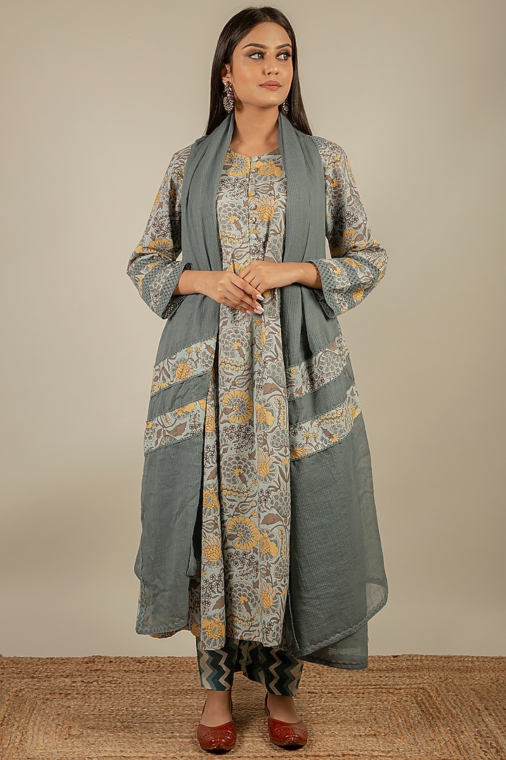 Dark Grey Printed Kurta Set by Priya chaudhary at Pernia's Pop Up Shop