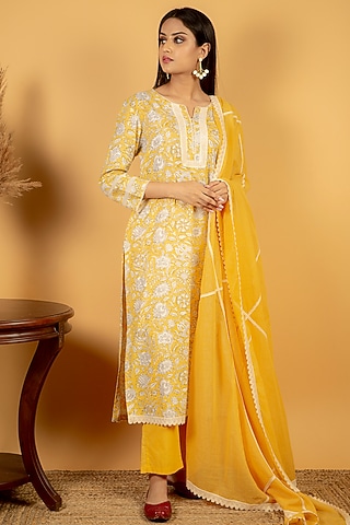 Dandelion Yellow Printed Kurta Set by Priya chaudhary