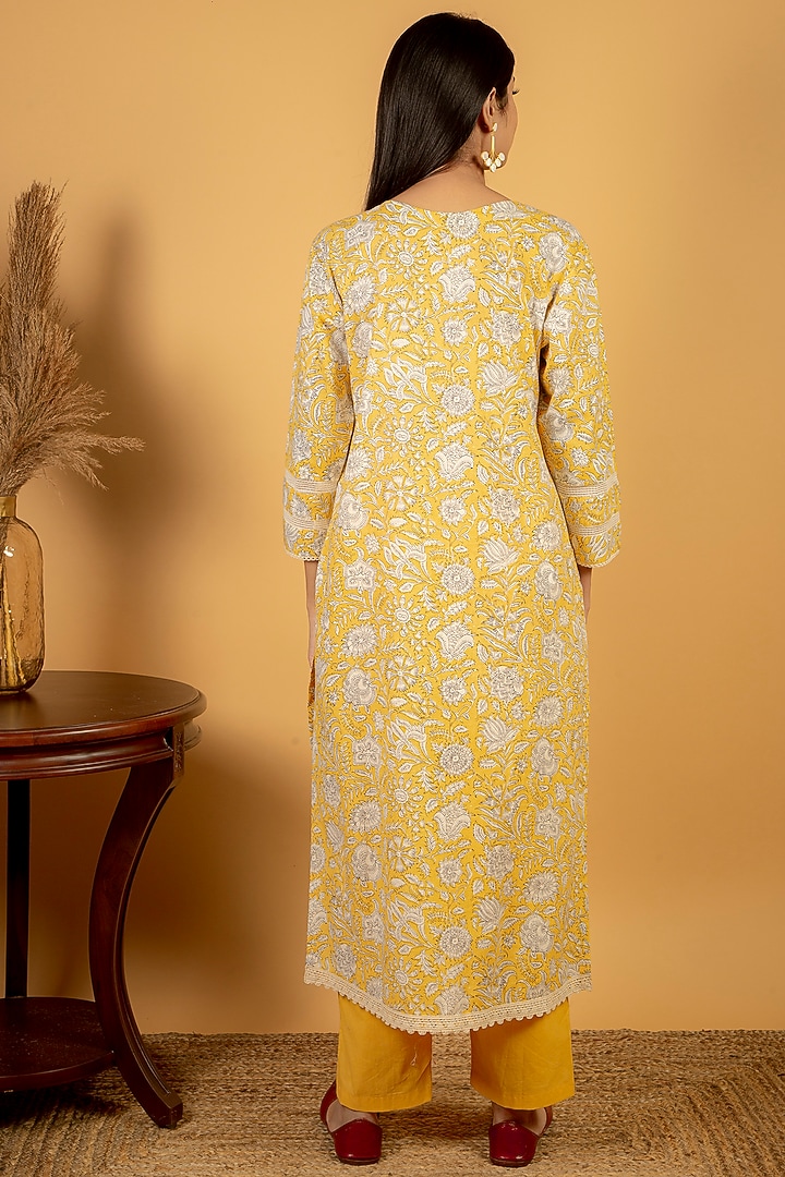 Dandelion Yellow Printed Kurta Set by Priya chaudhary at Pernia's Pop Up Shop