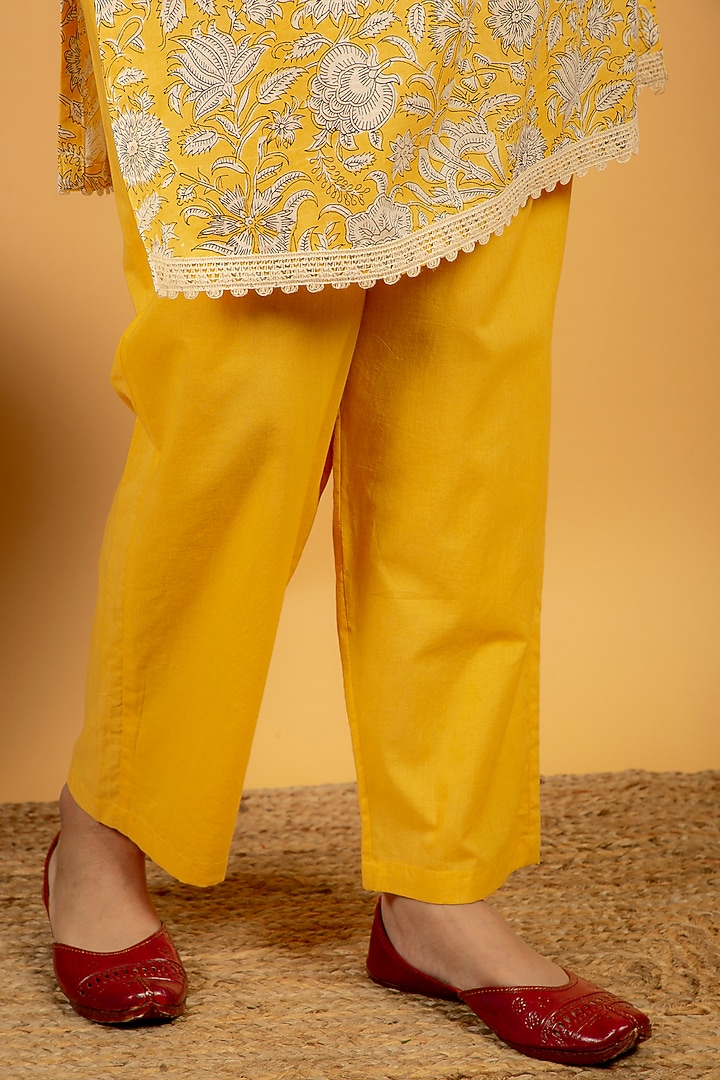 Dandelion Yellow Printed Kurta Set by Priya chaudhary at Pernia's Pop Up Shop