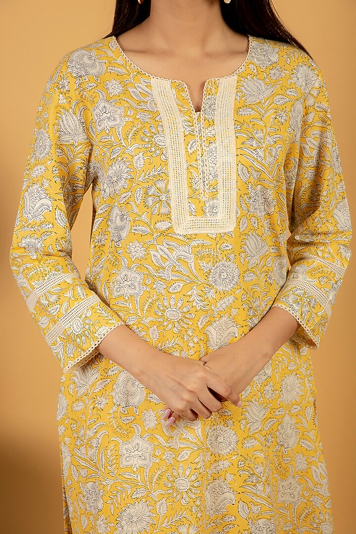 Dandelion Yellow Printed Kurta Set by Priya chaudhary at Pernia's Pop Up Shop