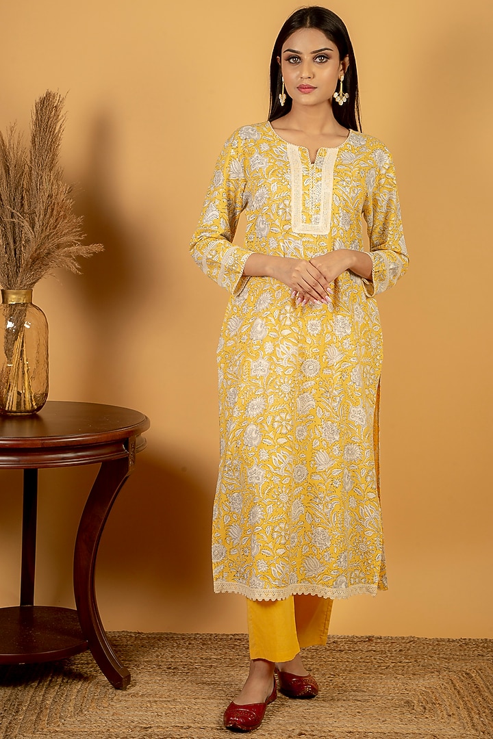 Dandelion Yellow Printed Kurta Set by Priya chaudhary at Pernia's Pop Up Shop