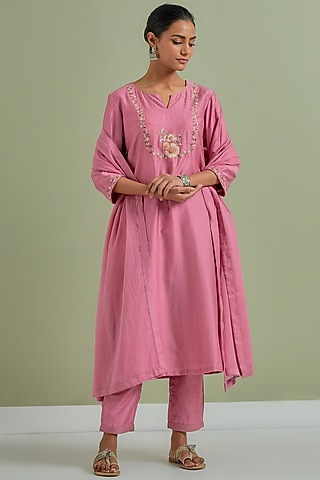 Pink Chanderi Silk Embroidered Kurta Set by Priya chaudhary