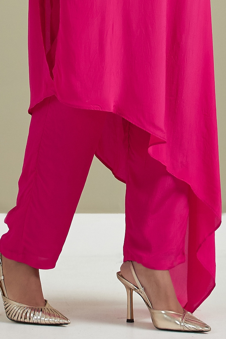 Pink Crepe Embroidered Kurta Set by Priya chaudhary at Pernia's Pop Up Shop