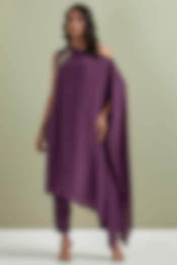 Purple Crepe Embroidered Kurta Set by Priya chaudhary at Pernia's Pop Up Shop