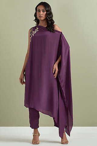 Purple Crepe Embroidered Kurta Set by Priya chaudhary