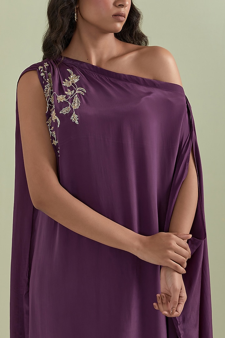 Purple Crepe Embroidered Kurta Set by Priya chaudhary at Pernia's Pop Up Shop
