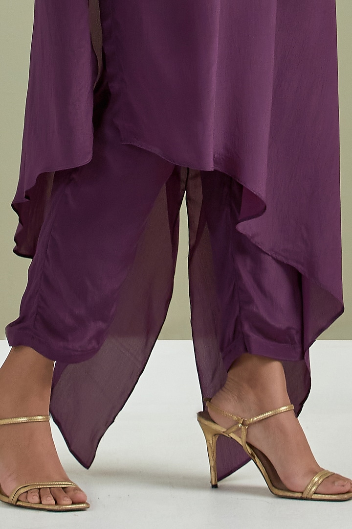 Purple Crepe Embroidered Kurta Set by Priya chaudhary at Pernia's Pop Up Shop